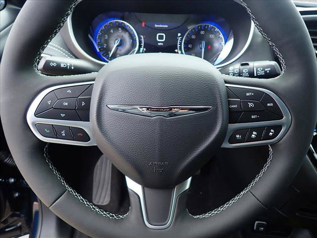 New 2025 Chrysler Pacifica Select FWD image 16