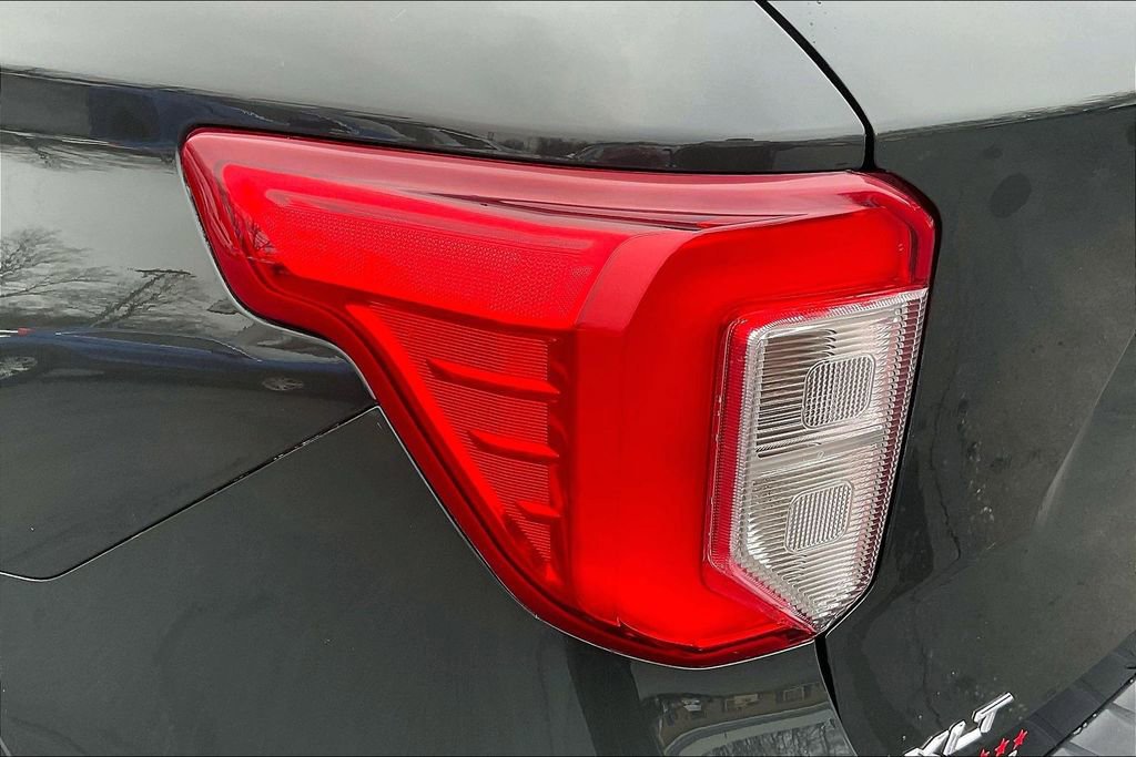 Used 2022 Ford Explorer XLT w/ Equipment Group 202A image 28