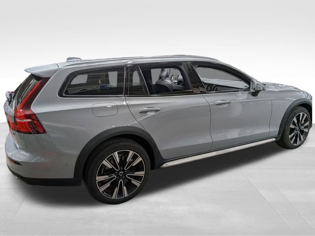 Certified 2025 Volvo V60 B5 Cross Country Ultra image 9