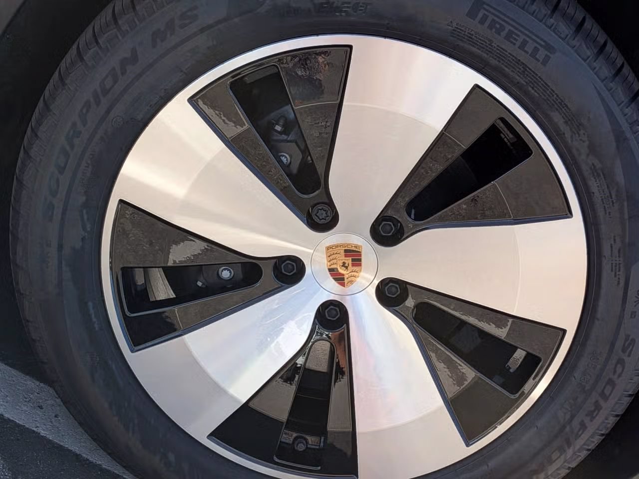 Certified 2026 Porsche Macan Electric RWD image 12
