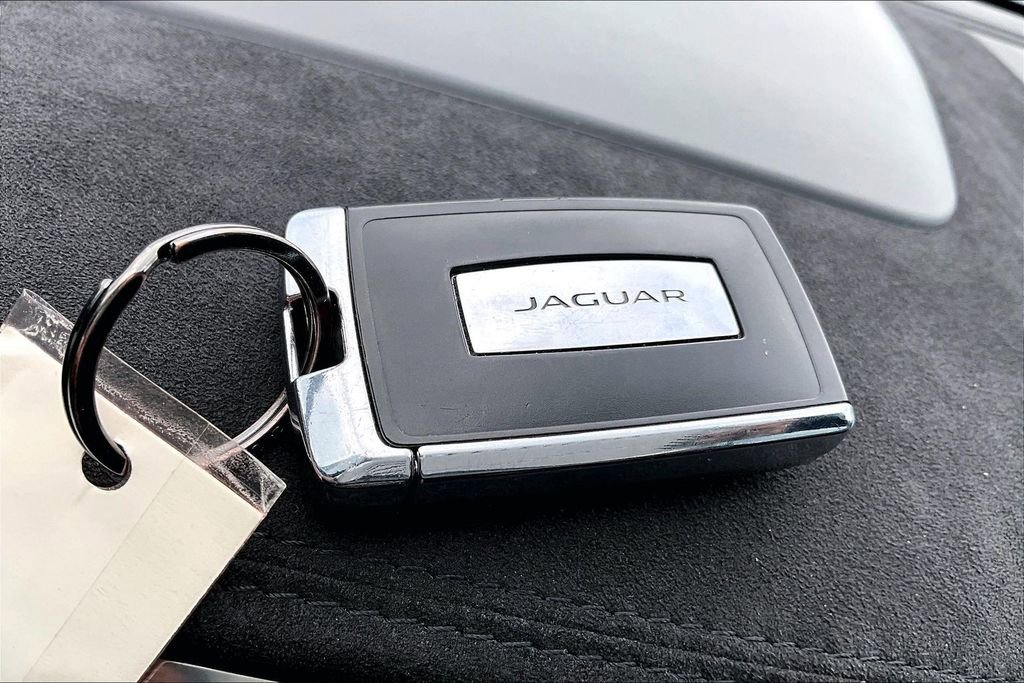 Used 2021 Jaguar F-PACE SVR AWD/4WD image 12