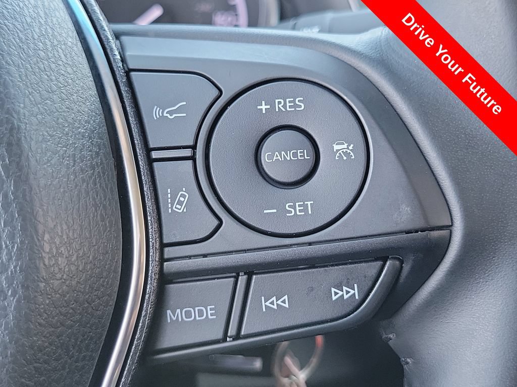 Used 2020 Toyota Camry SE FWD image 6