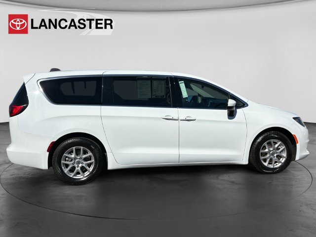 Used 2023 Chrysler Voyager LX FWD image 8