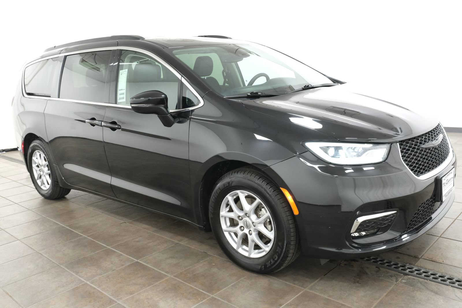 Used 2022 Chrysler Pacifica Touring-L FWD image 6