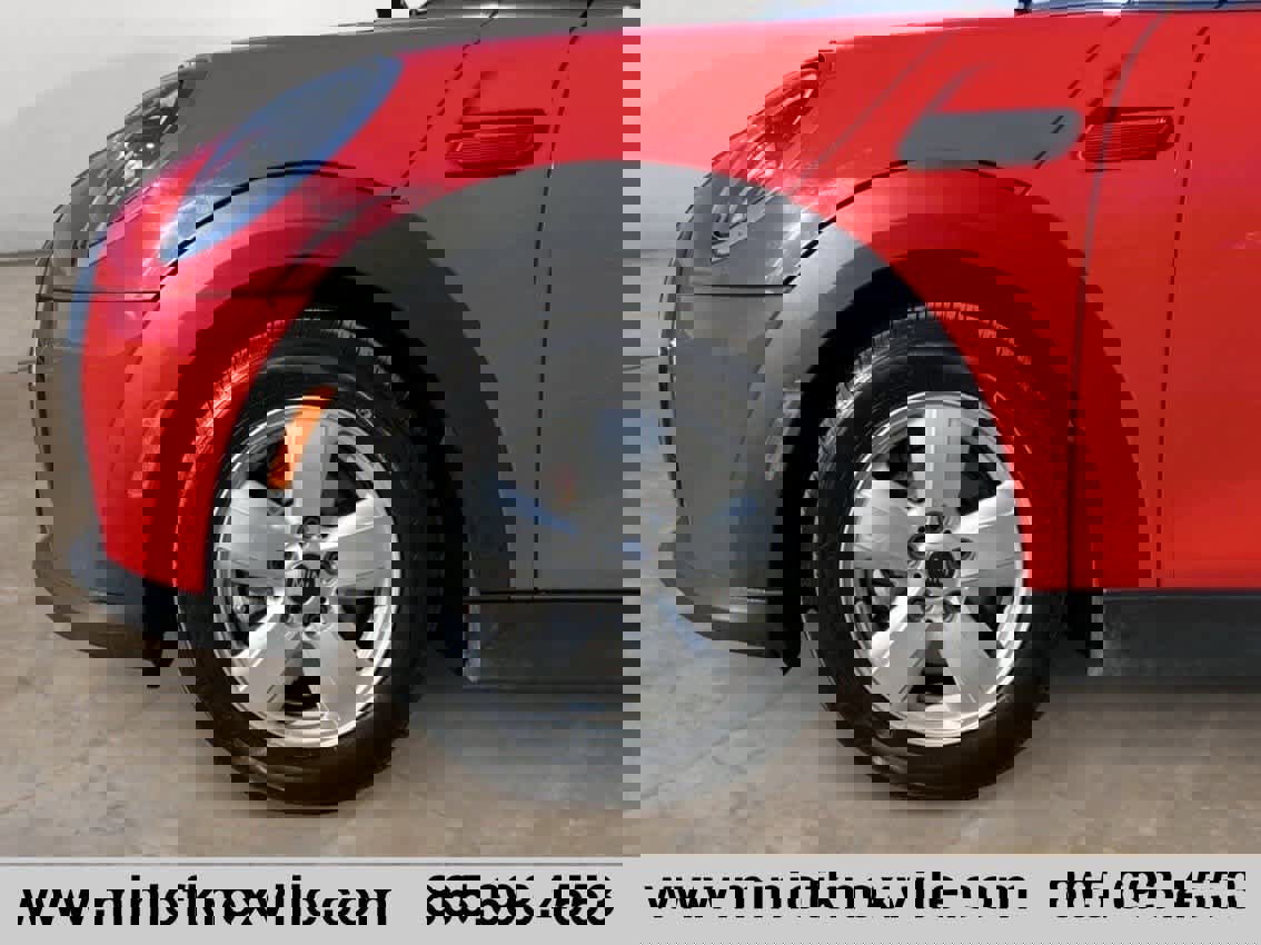 Used 2024 MINI Cooper 4-Door Hardtop image 9