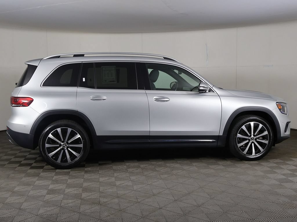 Used 2023 Mercedes-Benz GLB 250 4MATIC w/ Premium Package image 16