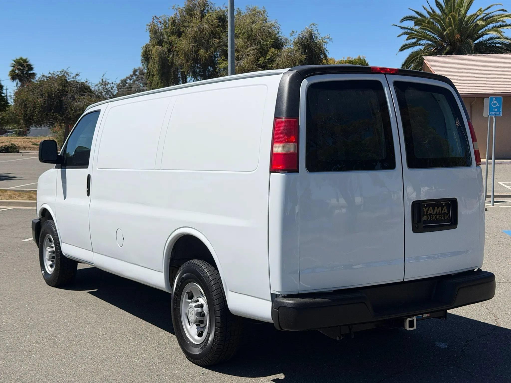 Used 2005 Chevrolet Express 2500 RWD image 6