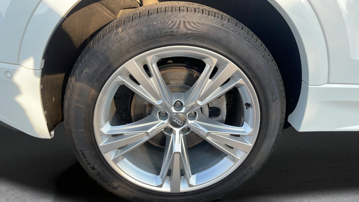 Used 2019 Audi Q8 Premium Plus w/ Premium Plus AWD/4WD image 25