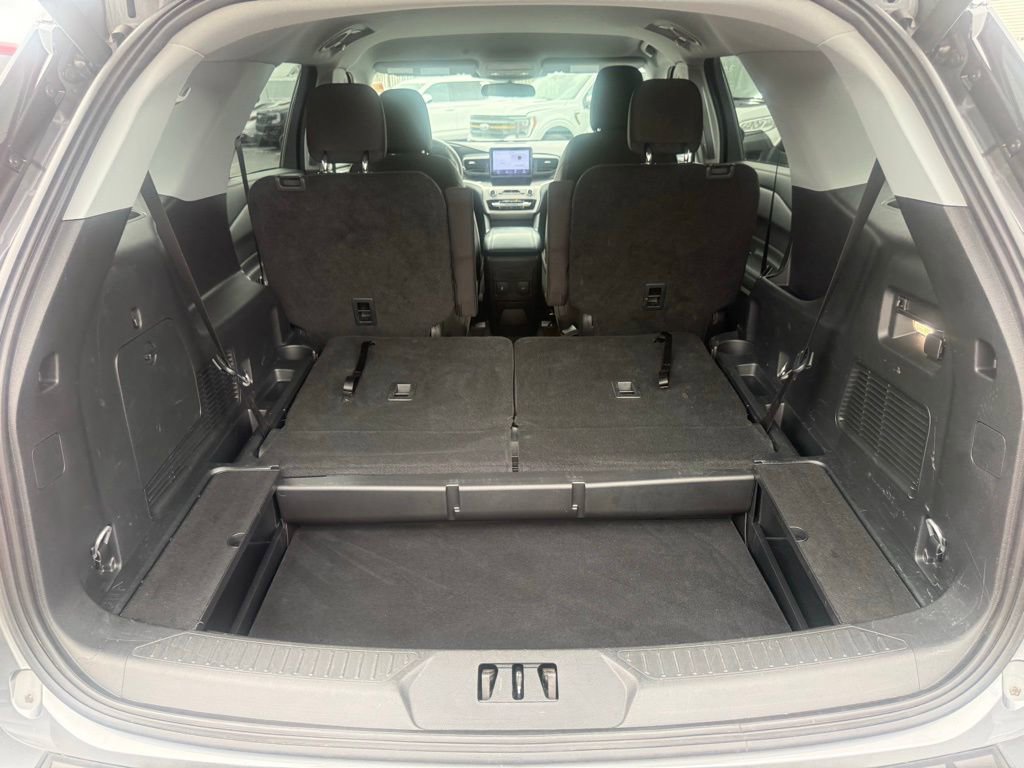 Used 2024 Ford Explorer XLT AWD/4WD image 48