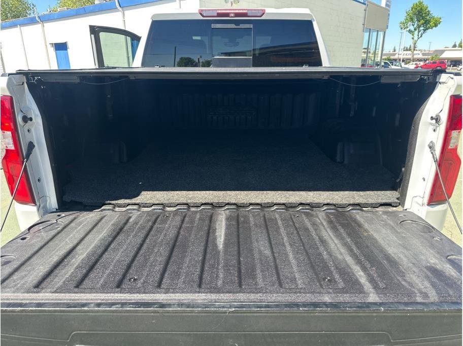 Used 2019 Chevrolet Silverado 1500 High Country w/ Technology Package AWD/4WD image 27