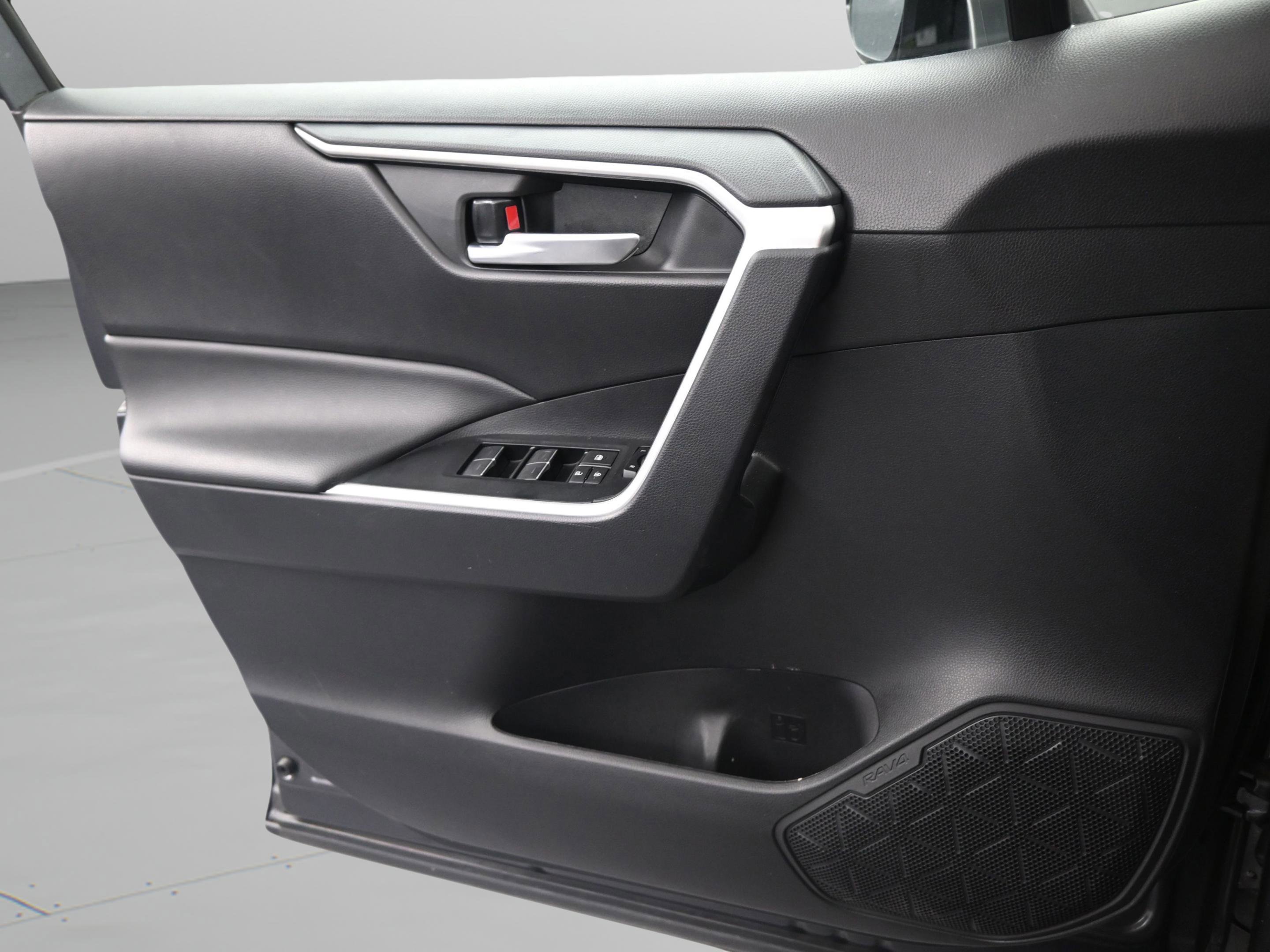 Certified 2025 Toyota RAV4 XLE AWD/4WD image 32