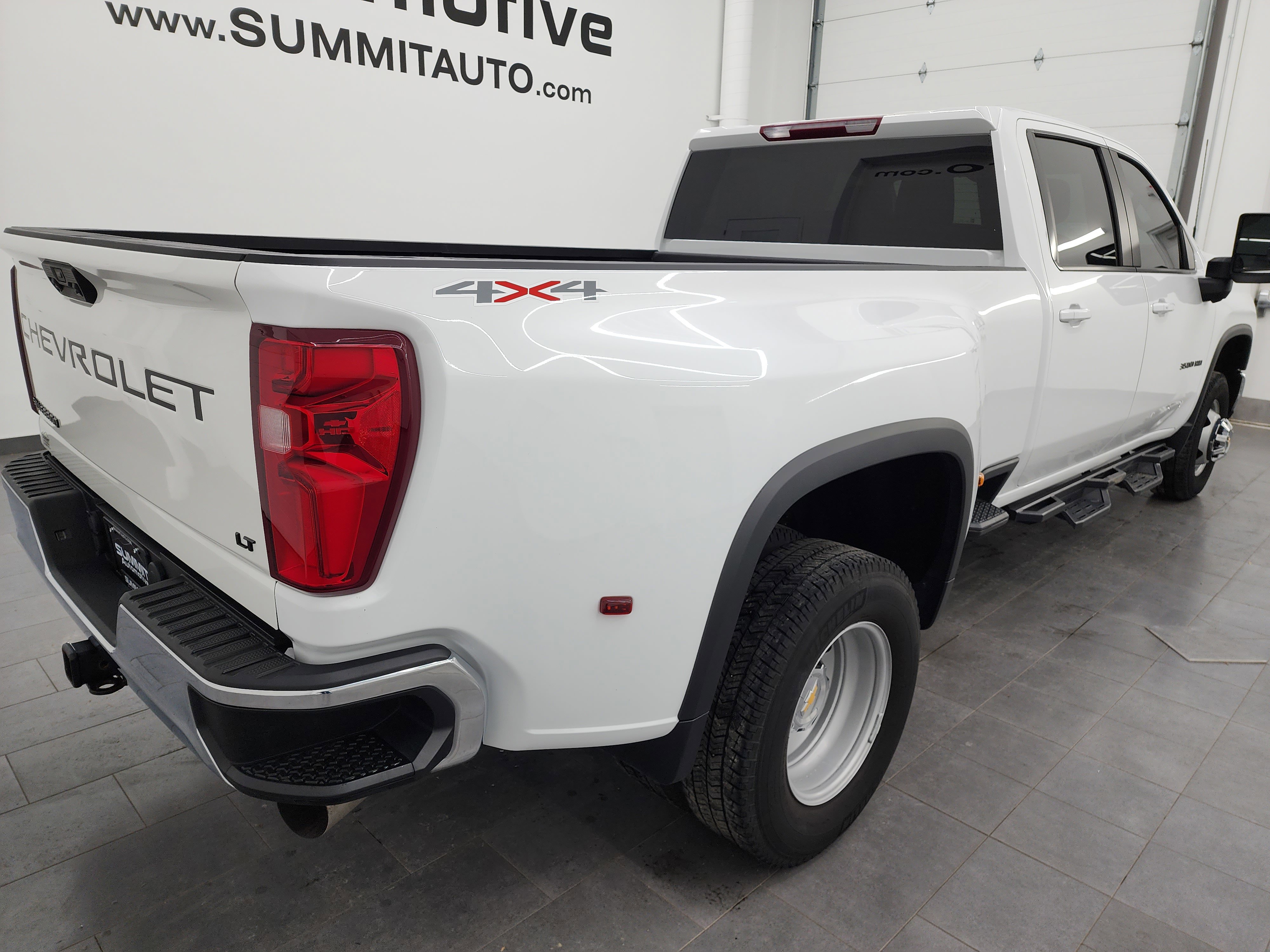 Used 2024 Chevrolet Silverado 3500 LT w/ Convenience Package image 4