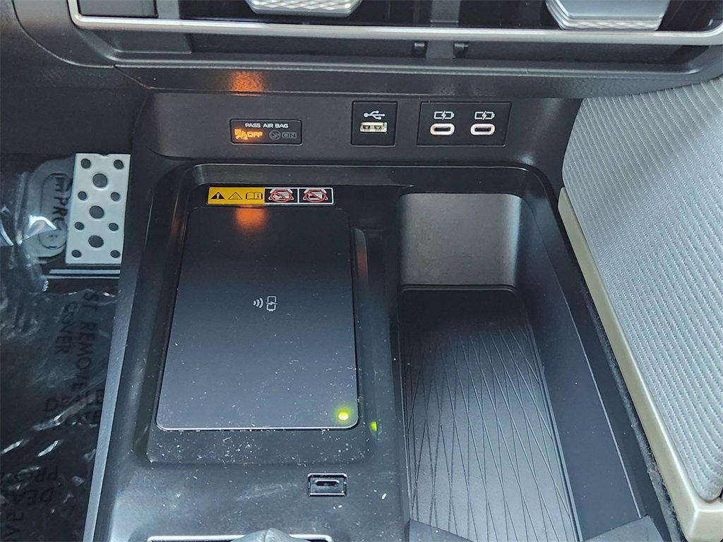 Used 2025 Toyota Camry SE image 14