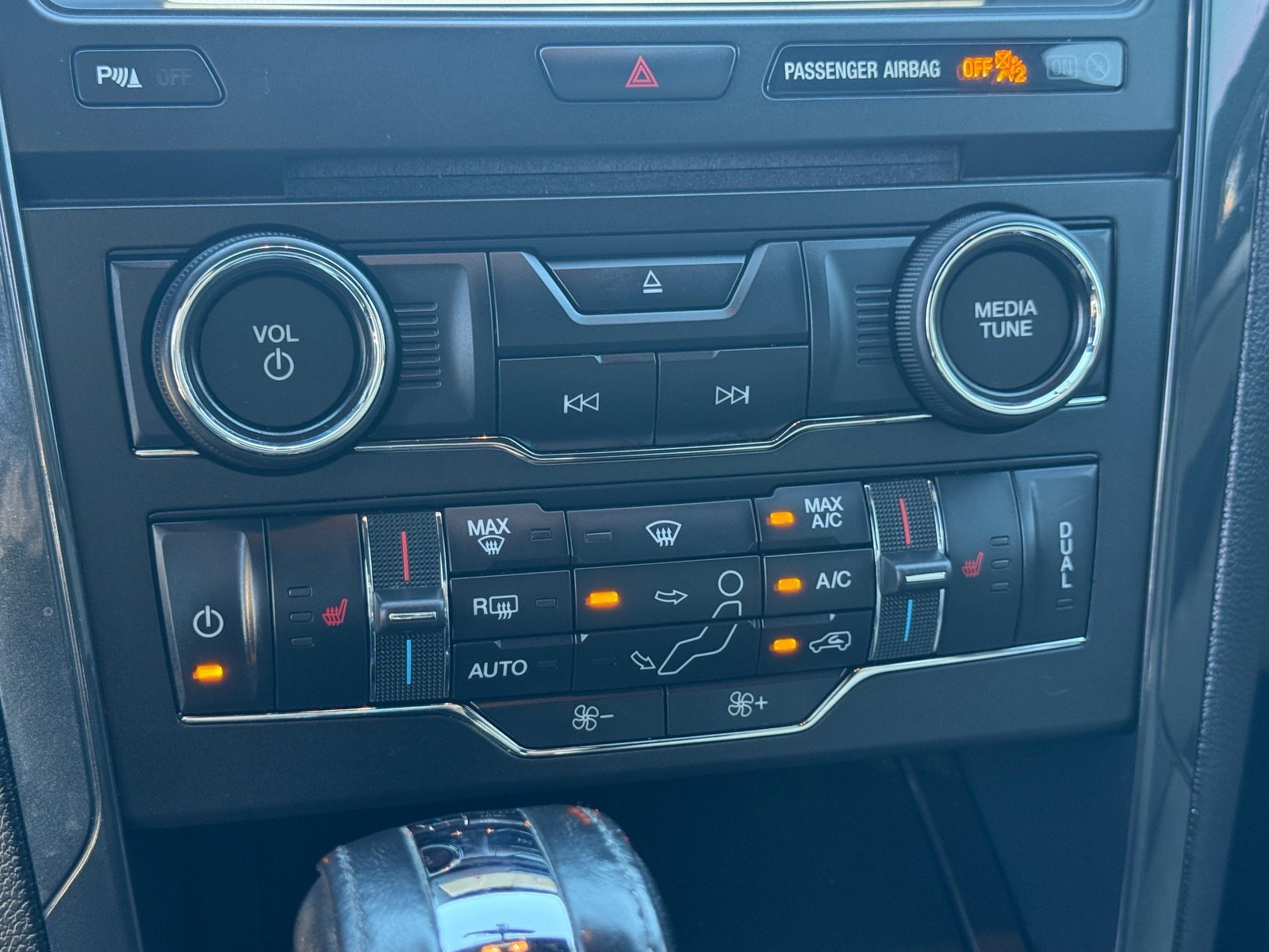 Used 2018 Ford Explorer XLT w/ Equipment Group 202A image 20