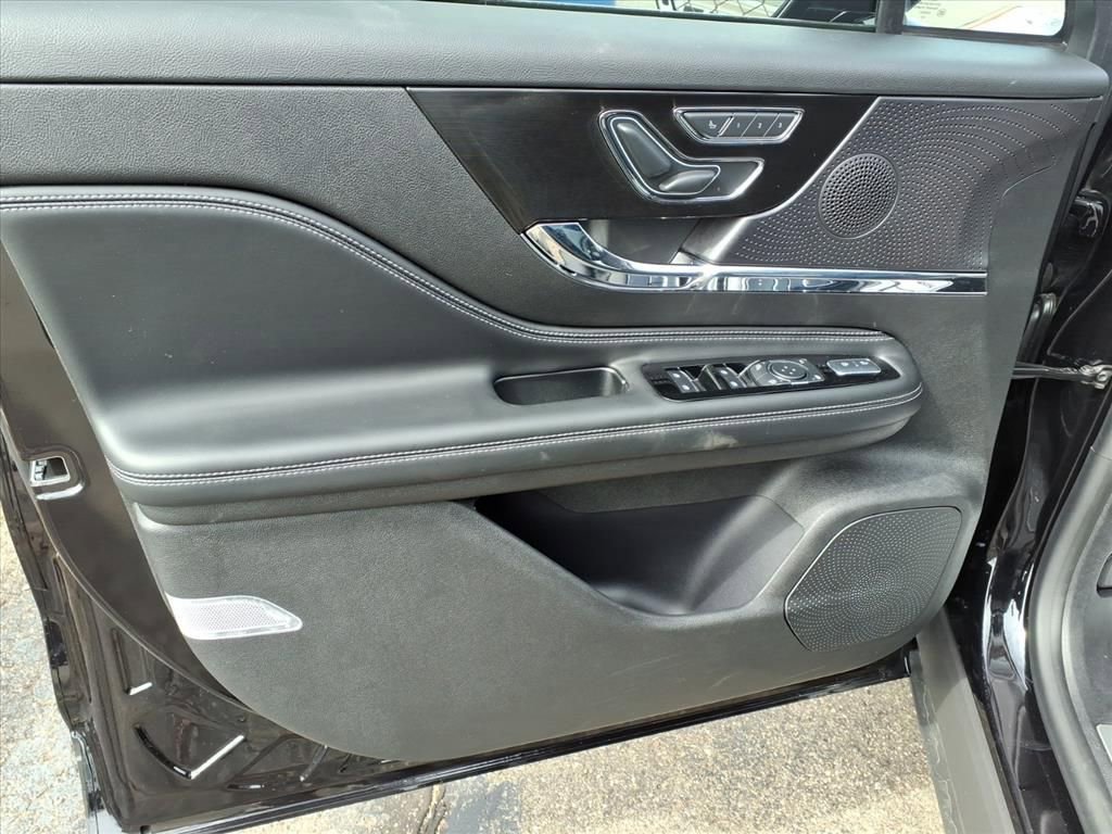 Used 2024 Lincoln Corsair AWD image 13