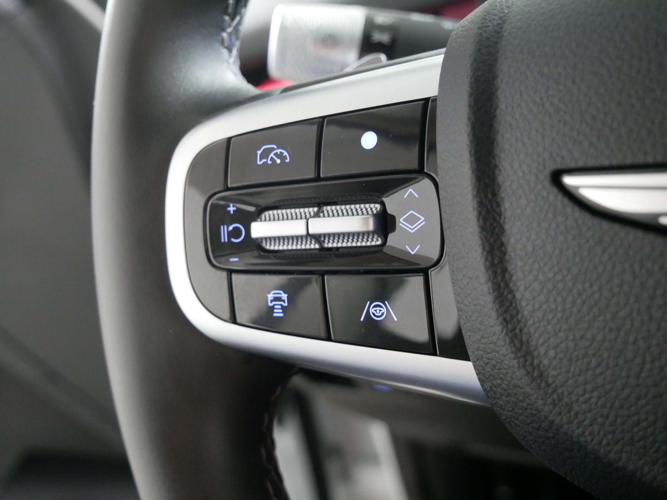 Certified 2026 Genesis GV70 2.5T Select AWD/4WD image 27