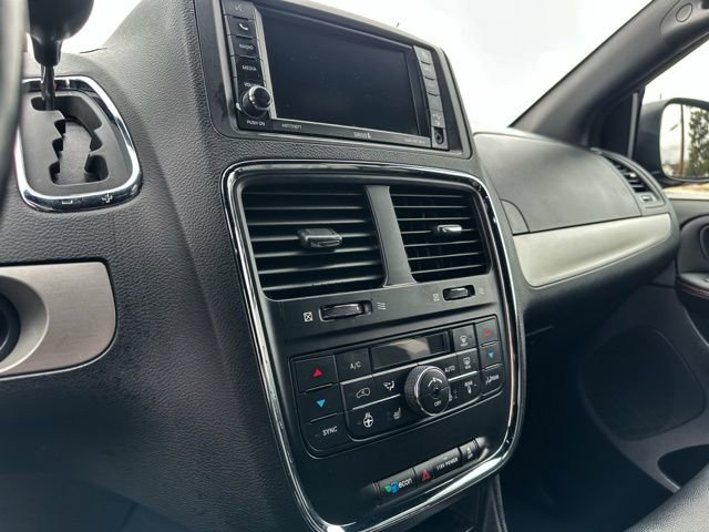 Used 2014 Dodge Grand Caravan R/T w/ Driver Convenience Group image 17