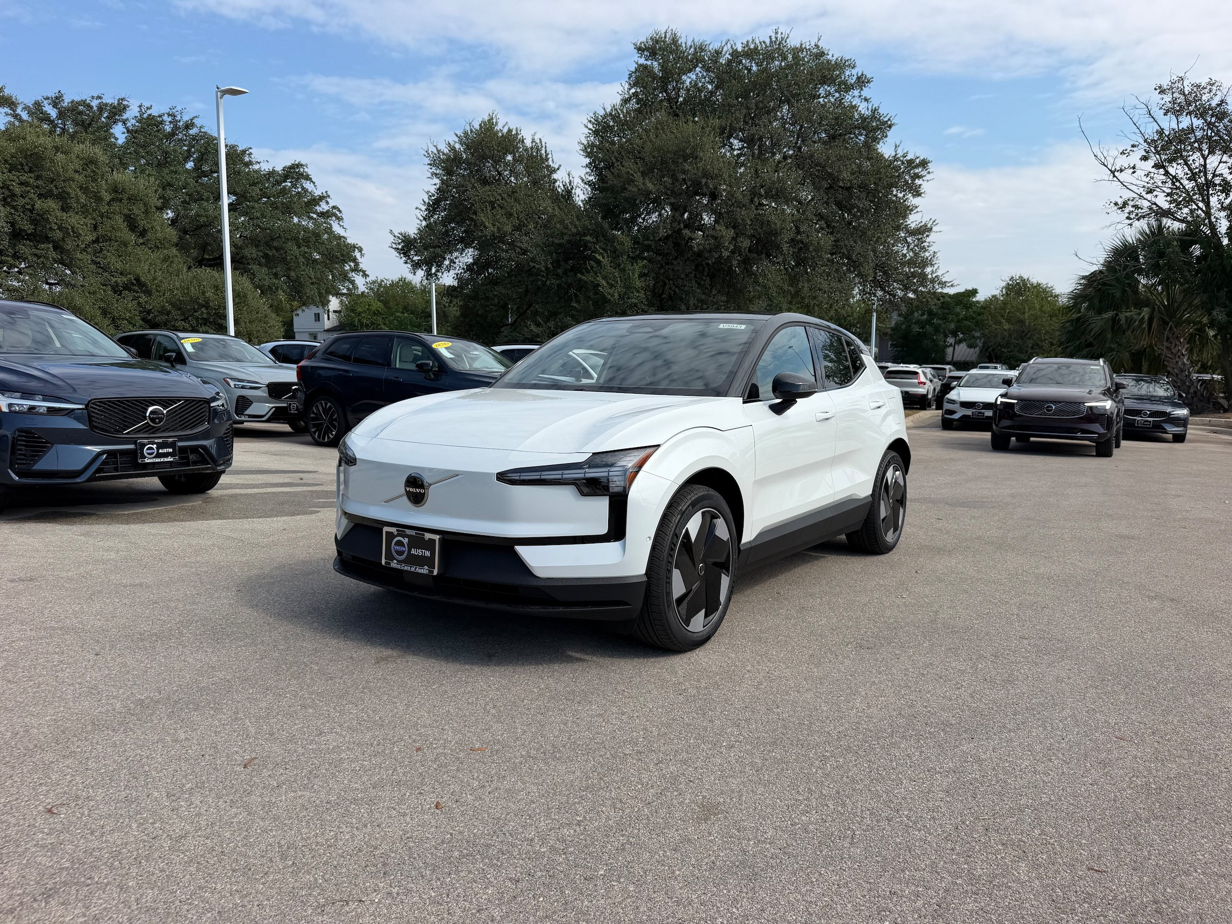 New 2026 Volvo EX30 Ultra w/ Protection Package Premier AWD/4WD image 2