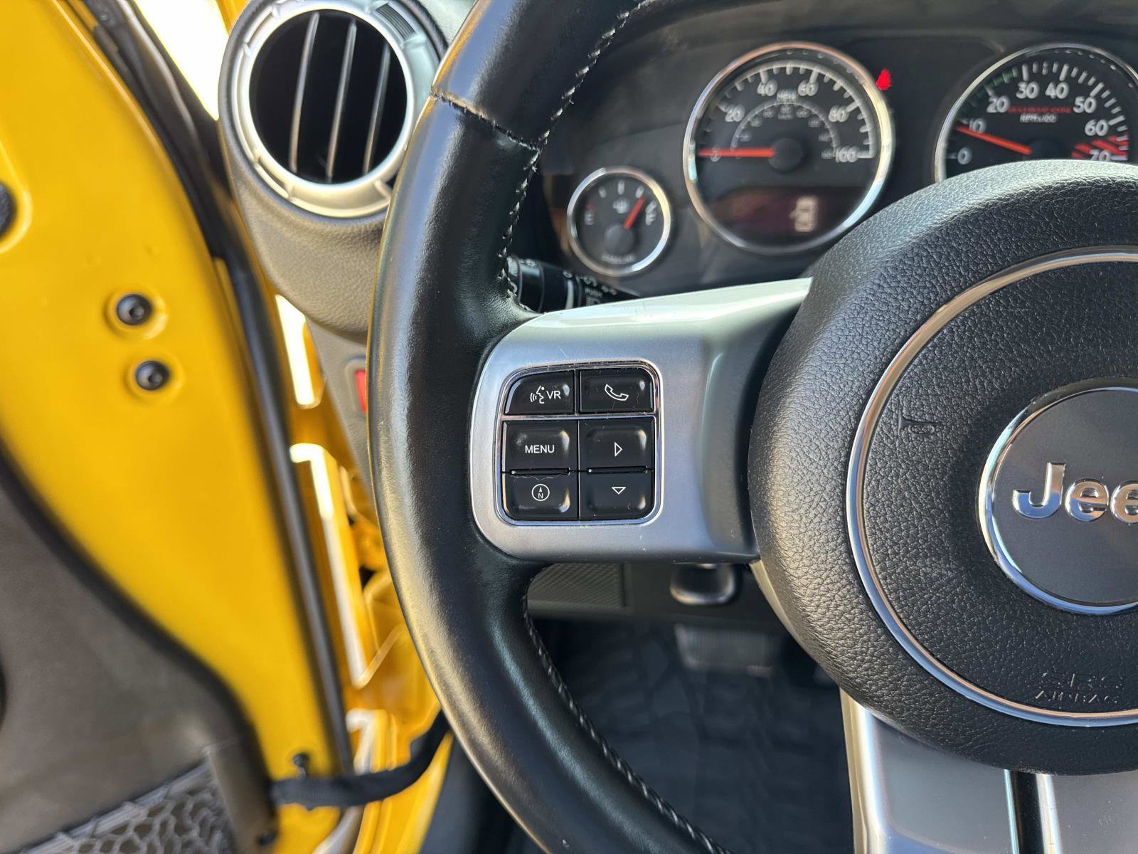 Used 2015 Jeep Wrangler Unlimited Rubicon image 22