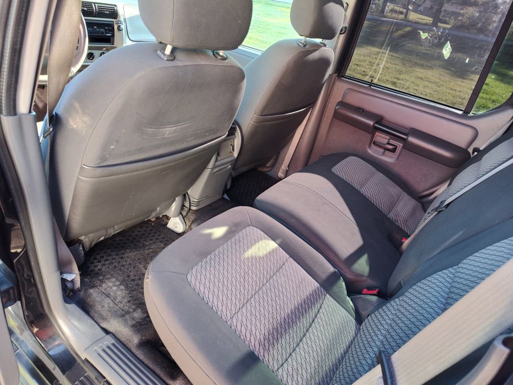 Used 2005 Ford Explorer Sport Trac 4x4 image 6