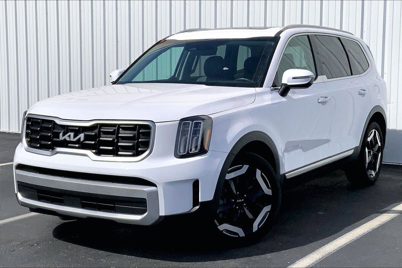 Used 2024 Kia Telluride S w/ S Sunroof Package