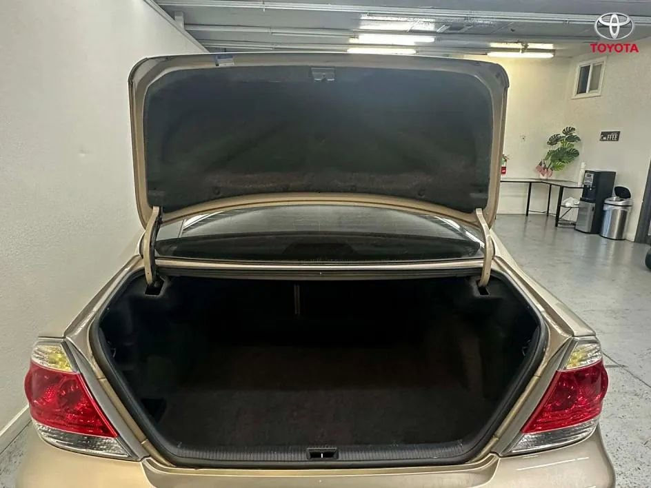 Used 2005 Toyota Camry LE image 26