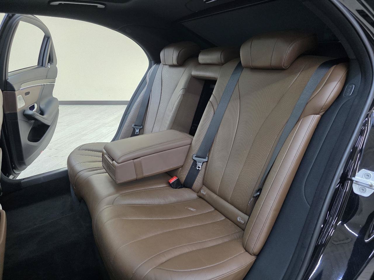 Used 2017 Mercedes-Benz S 550 Sedan image 25