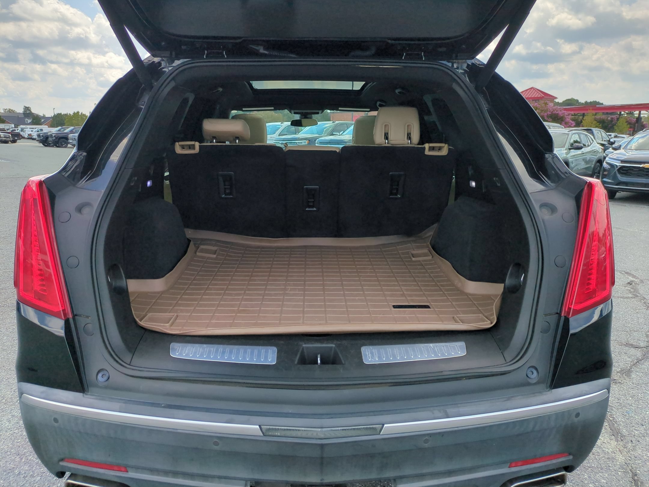 Certified 2018 Cadillac XT5 Luxury w/ Driver Awareness Package FWD image 32