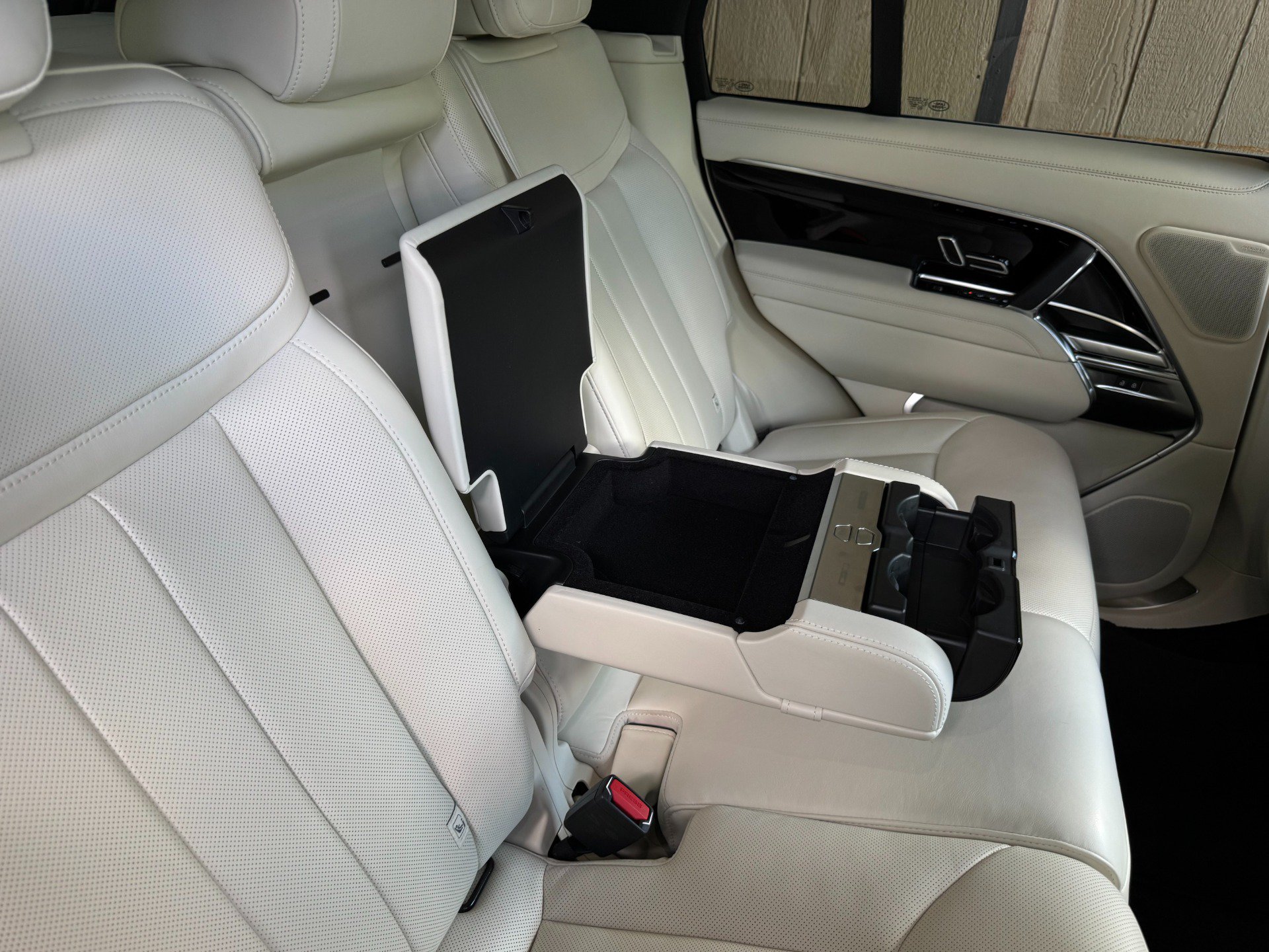 Used 2025 Land Rover Range Rover SE AWD/4WD image 37