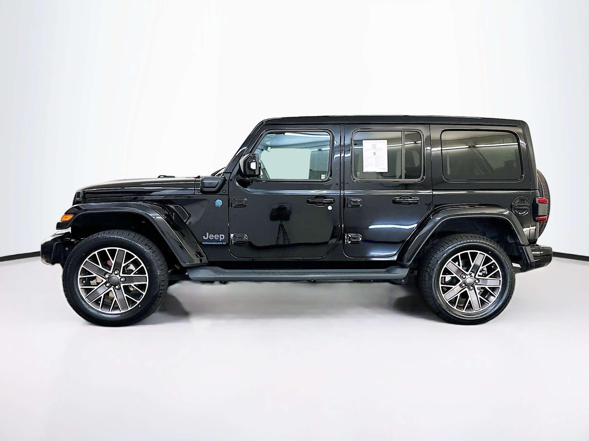 Used 2023 Jeep Wrangler Unlimited Sahara image 4