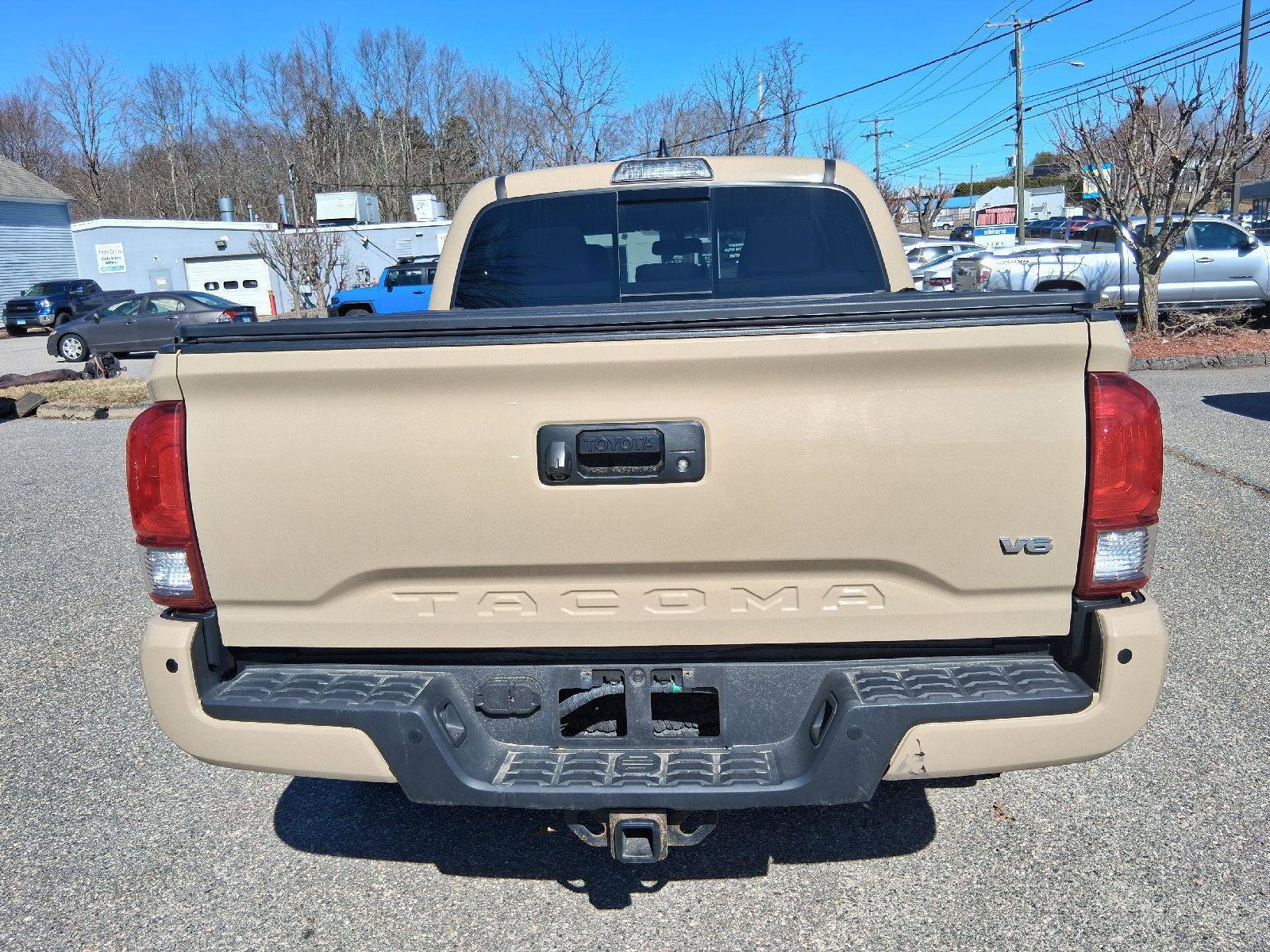 Used 2017 Toyota Tacoma TRD Off-Road w/ Premium & Technology Package image 6