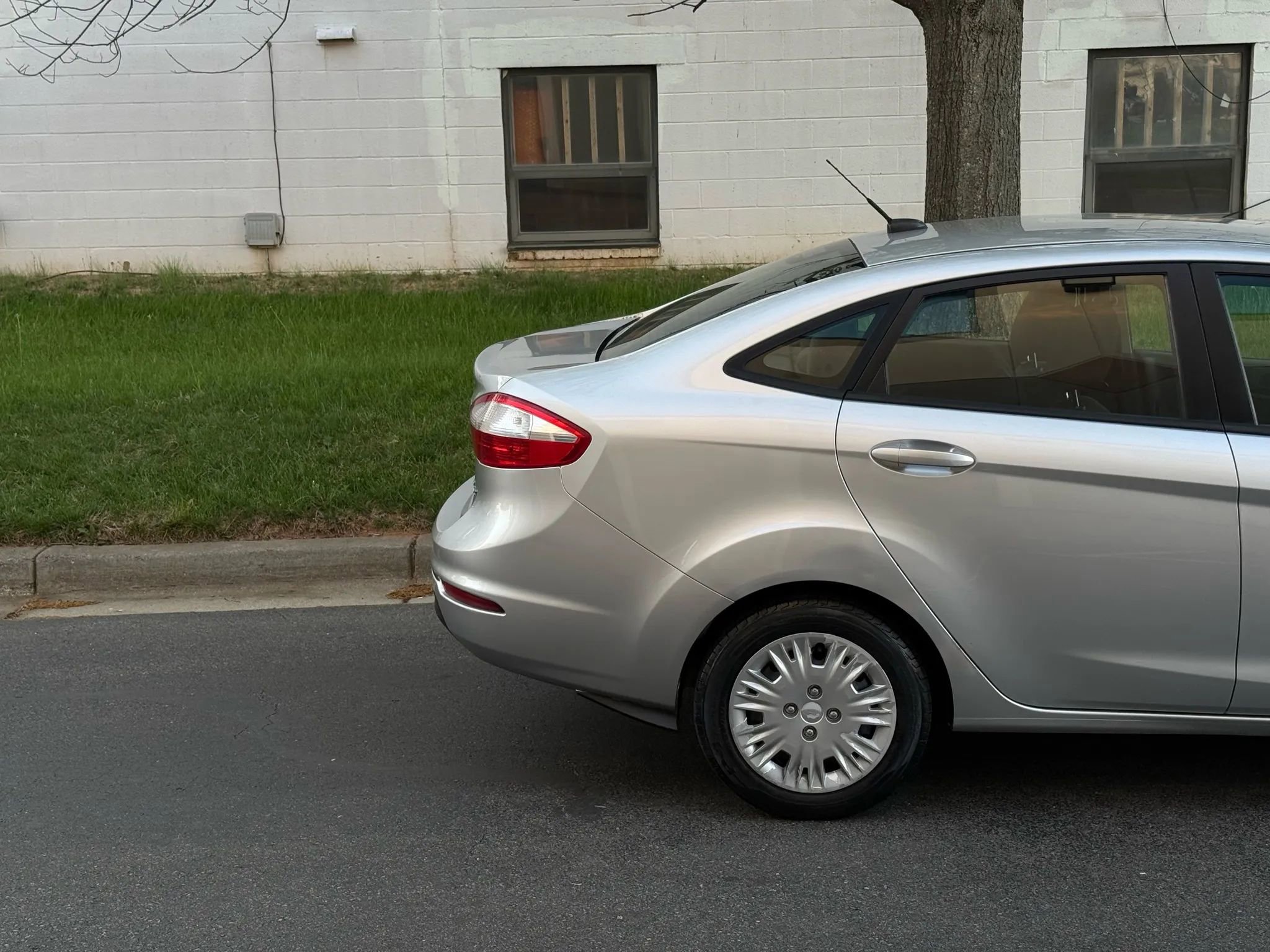 Used 2015 Ford Fiesta S image 8