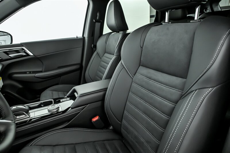 New 2026 Mitsubishi Outlander LE FWD image 14