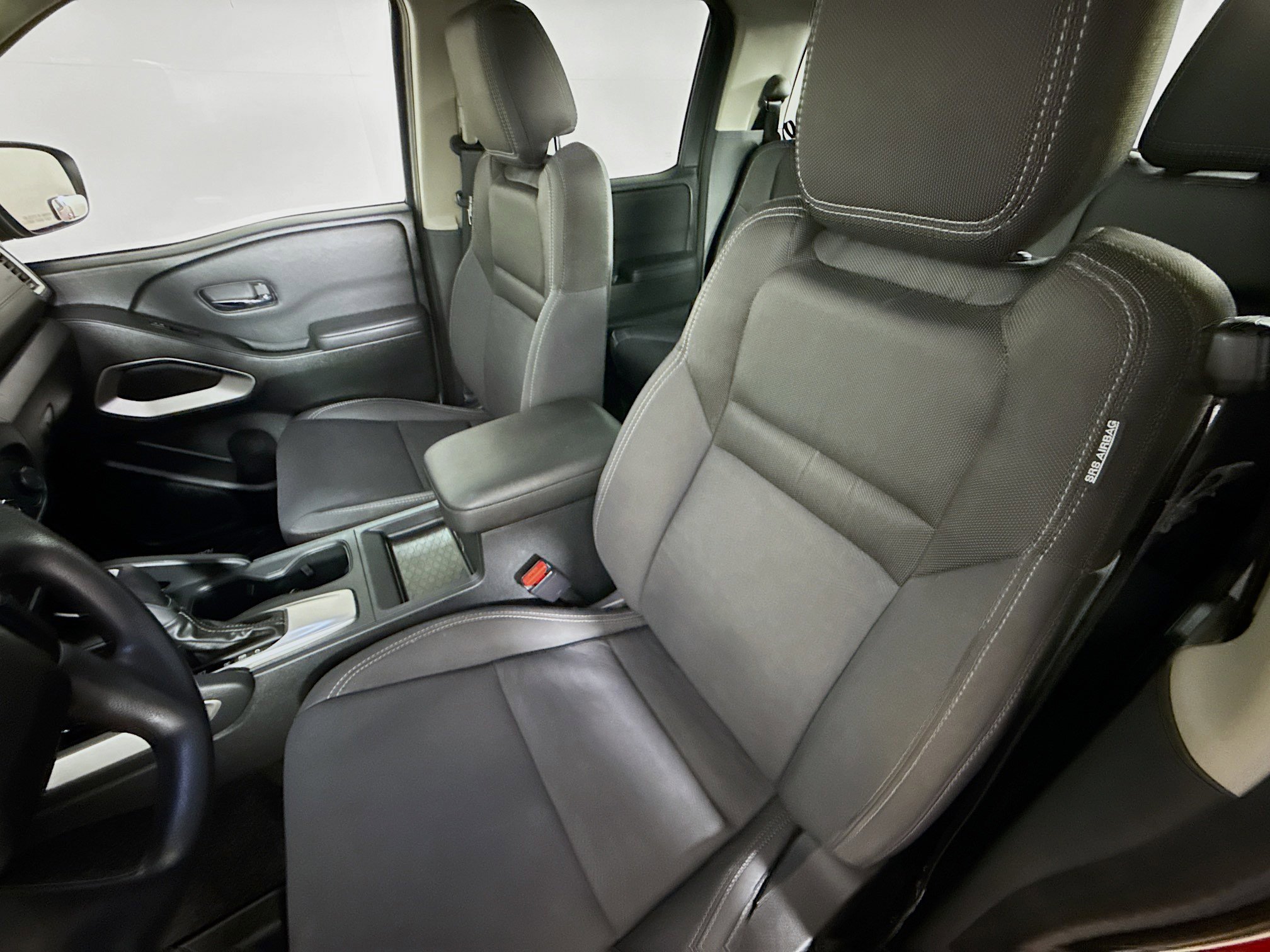 Used 2022 Nissan Frontier SV image 24