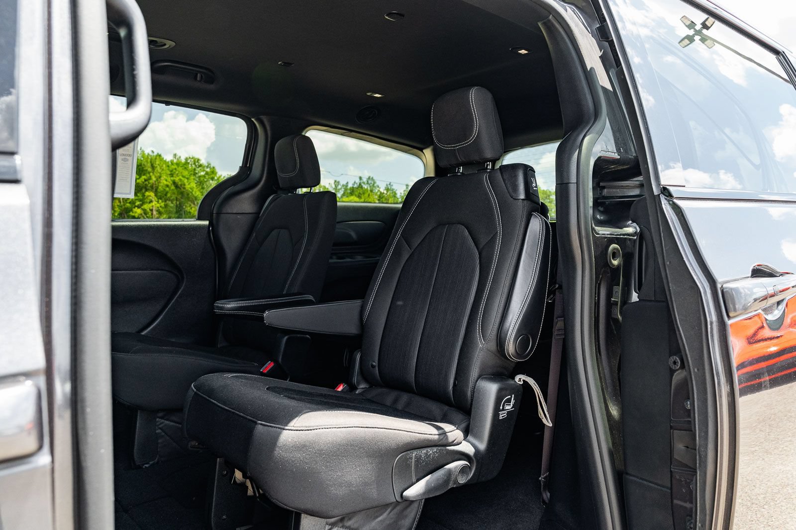 Used 2020 Chrysler Pacifica Touring w/ S Appearance Package FWD image 18