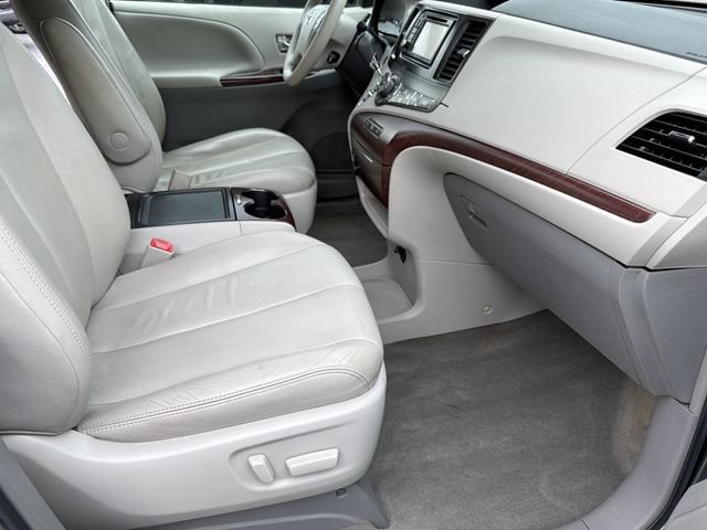 Used 2013 Toyota Sienna XLE FWD image 24