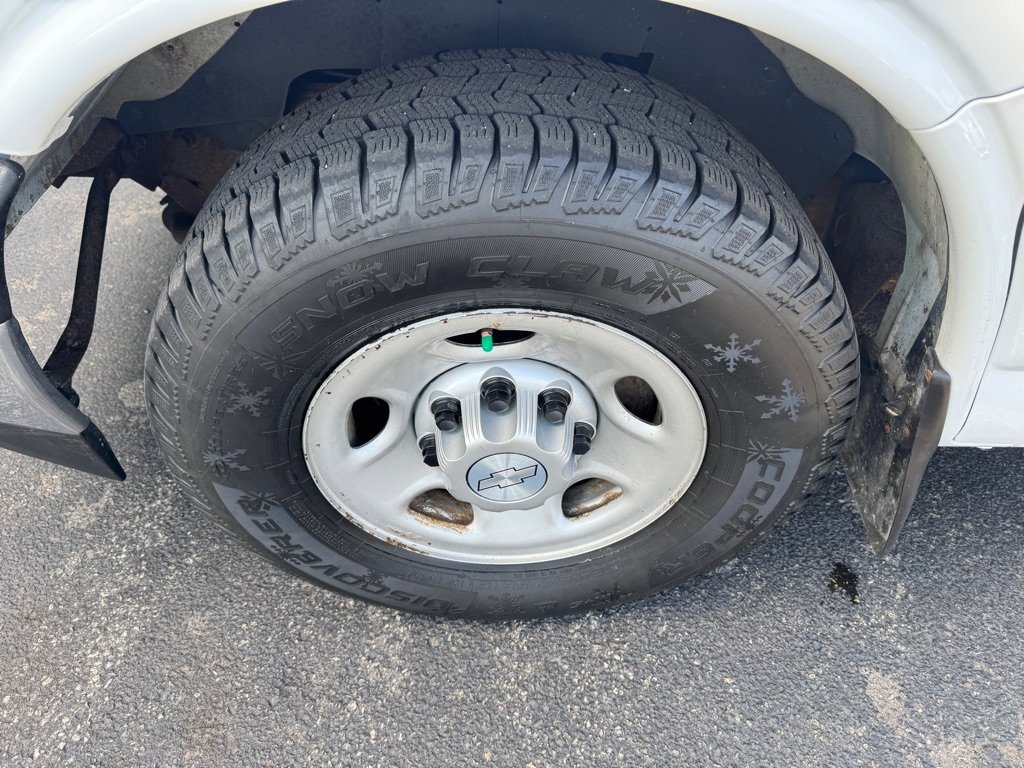 Used 2017 Chevrolet Express 3500 Extended w/ Chrome Appearance Package image 2