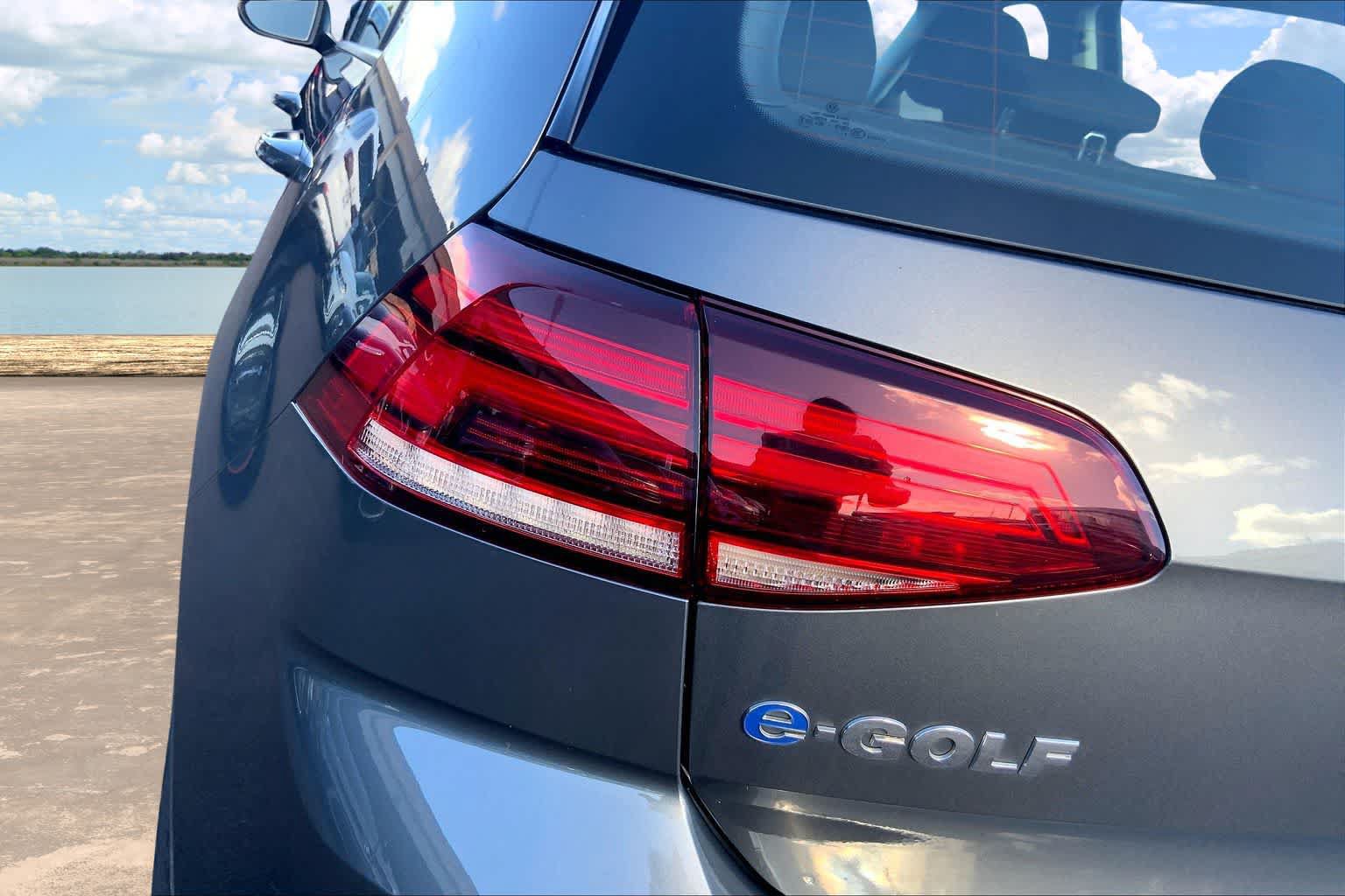 Used 2019 Volkswagen e-Golf SE w/ Driver Assistance Package FWD image 32