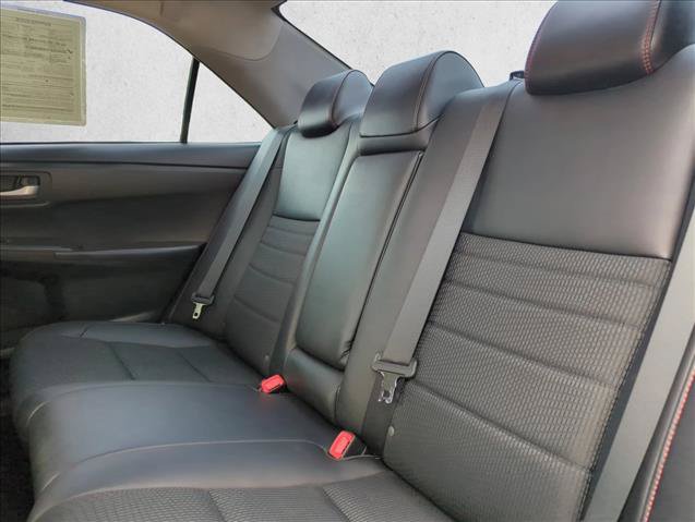 Used 2016 Toyota Camry SE w/ Moonroof Package FWD image 21