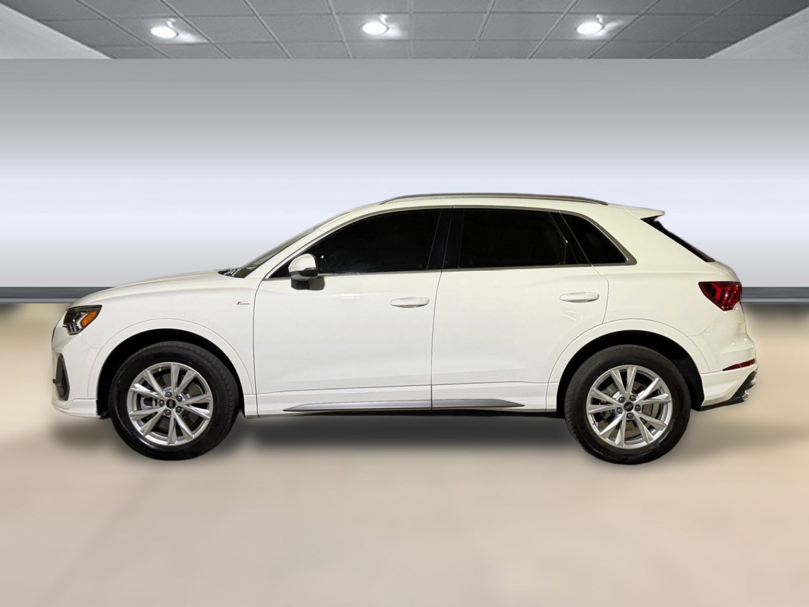 Used 2023 Audi Q3 2.0T Premium w/ Convenience Package AWD/4WD image 2