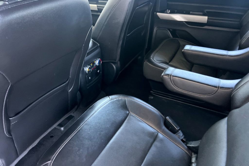 Used 2022 Ford Explorer Limited w/ Equipment Group 301A RWD image 14
