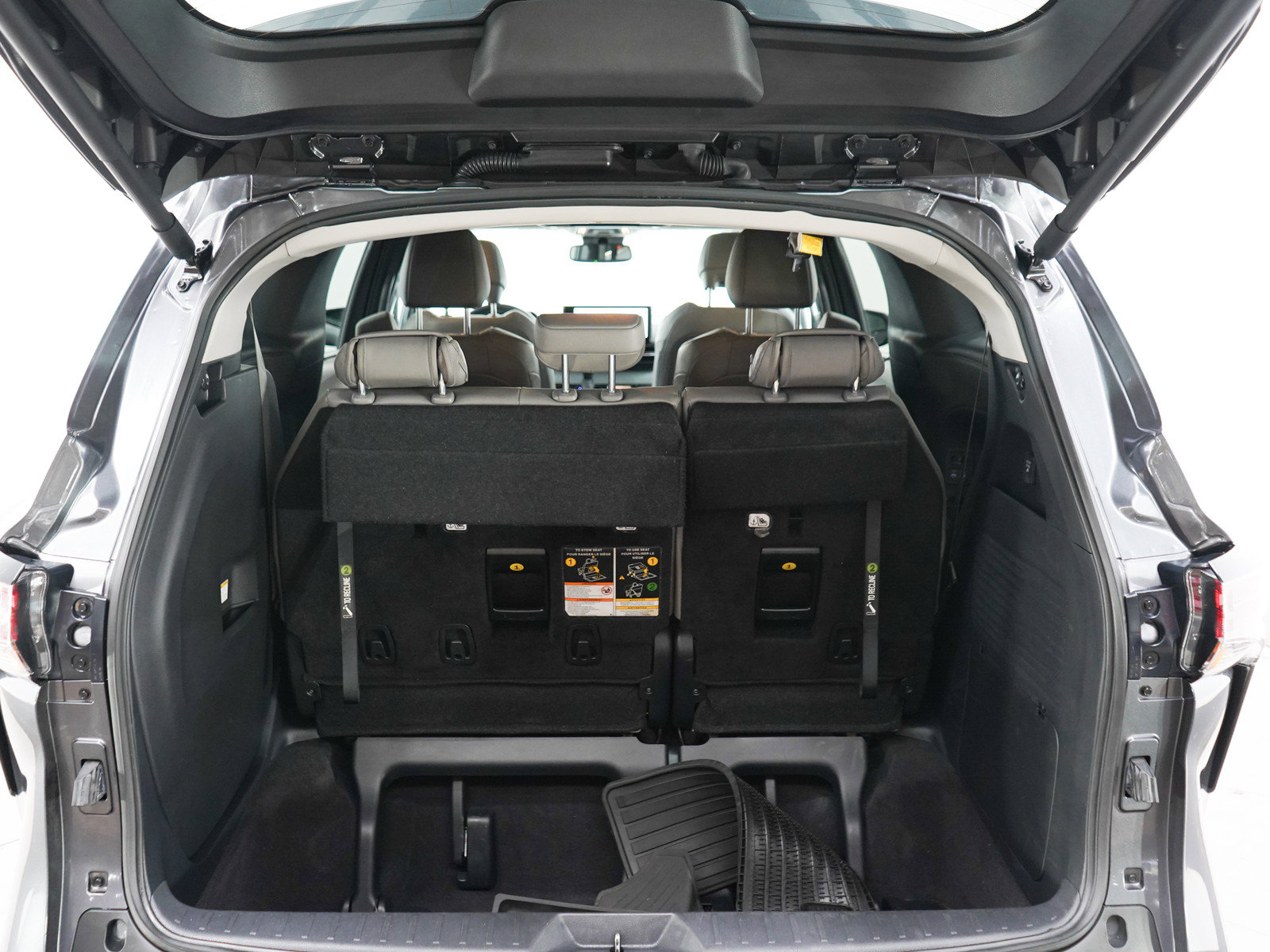 Used 2025 Toyota Sienna XLE w/ XLE Plus Package AWD/4WD image 17