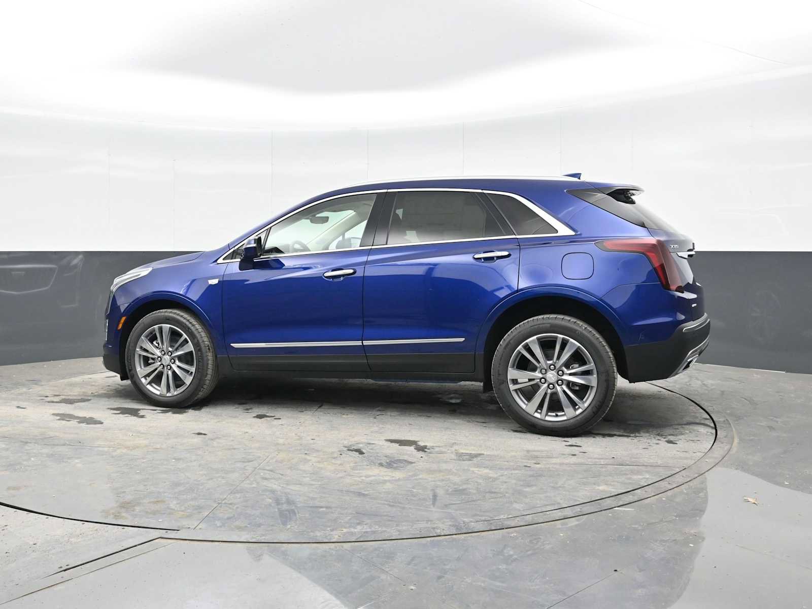 New 2025 Cadillac XT5 Premium Luxury w/ Technology Package image 2