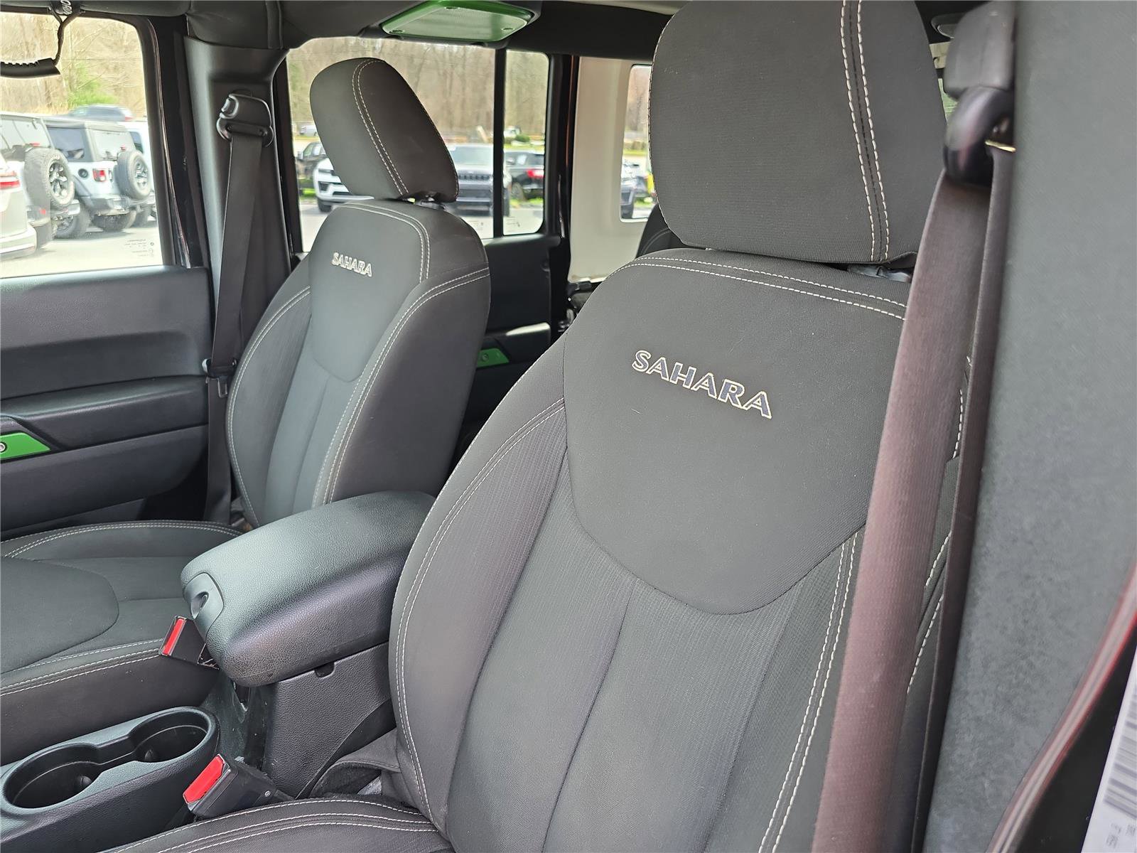 Used 2018 Jeep Wrangler Unlimited Sahara w/ Connectivity Group image 19