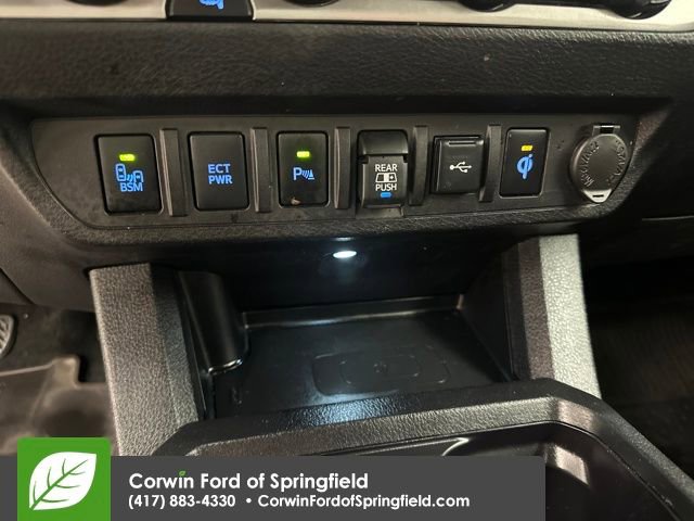 Used 2022 Toyota Tacoma Limited image 28