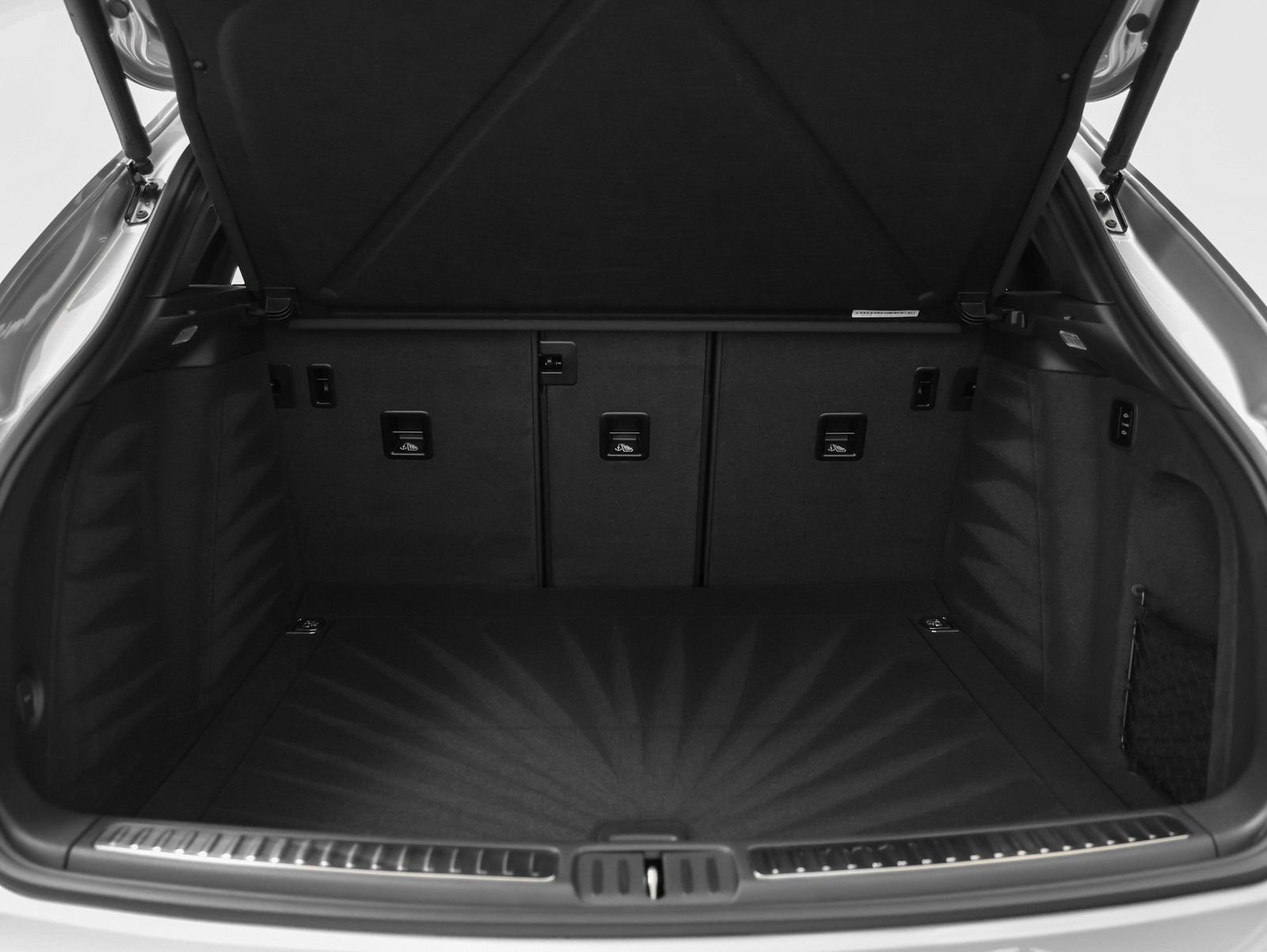 New 2025 Porsche Macan Turbo image 18