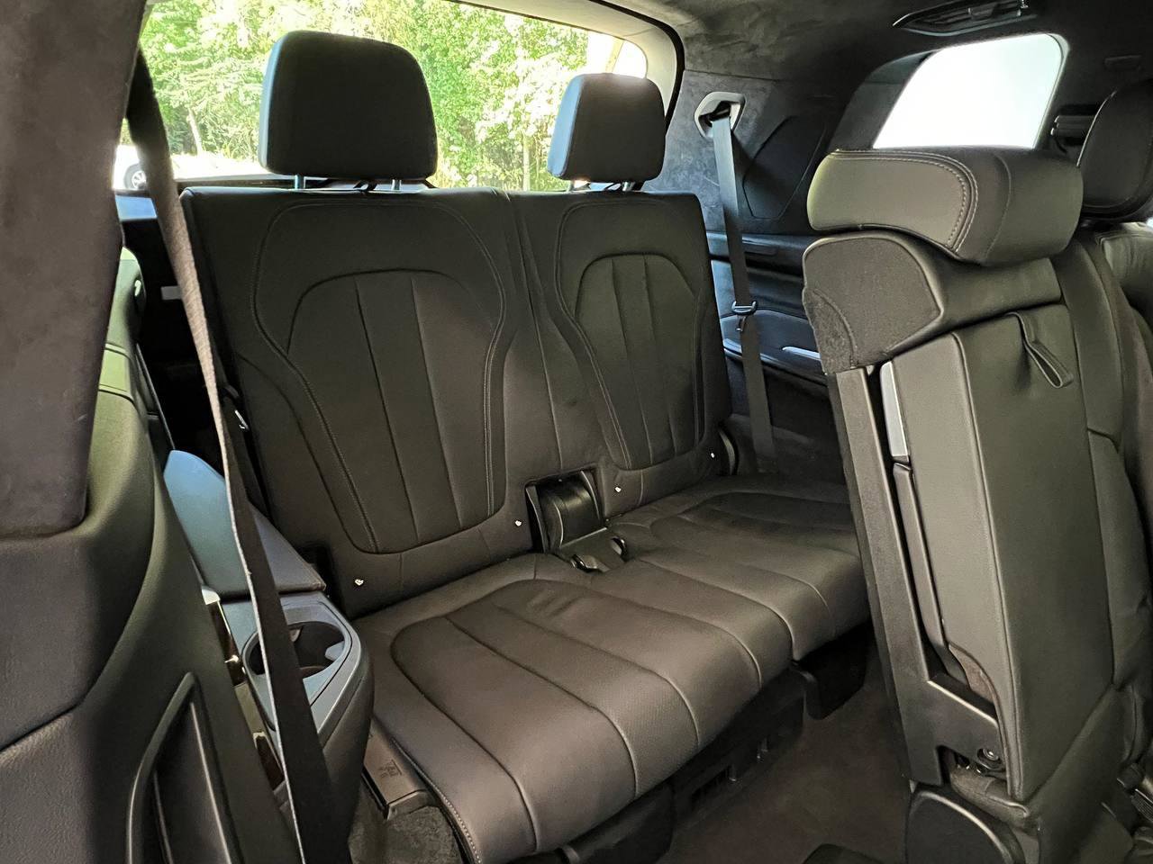 Used 2020 BMW X7 M50i w/ Executive Package image 16