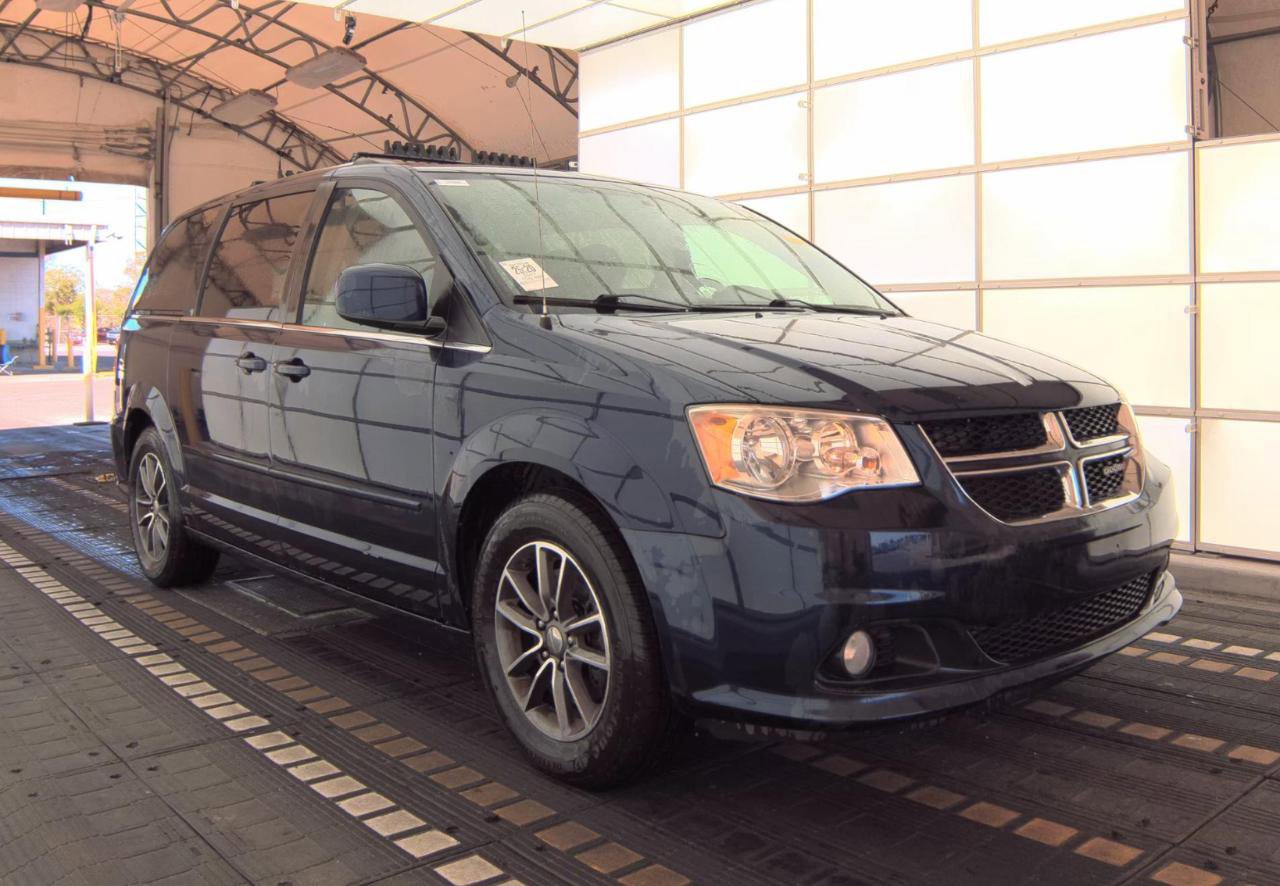 Used 2017 Dodge Grand Caravan SXT FWD image 4
