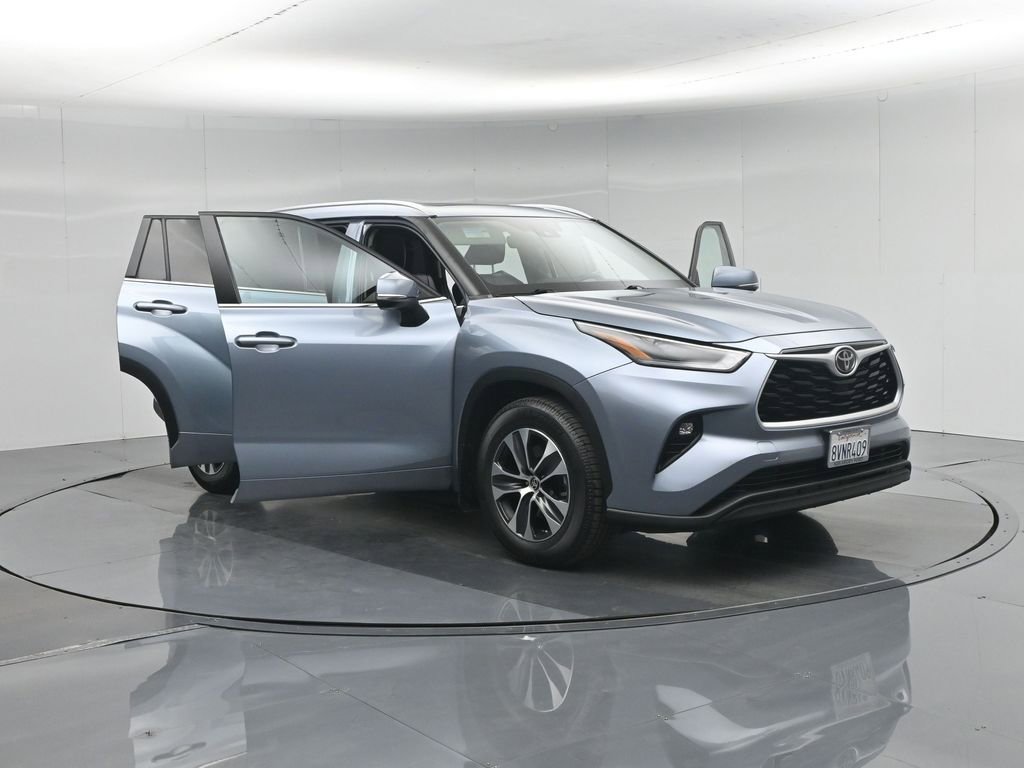 Used 2021 Toyota Highlander XLE image 35