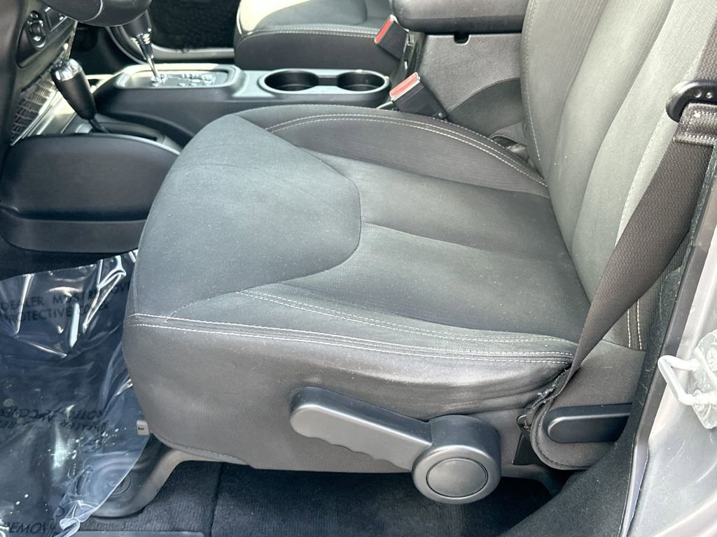 Used 2016 Jeep Wrangler Unlimited Sahara w/ Connectivity Group image 17